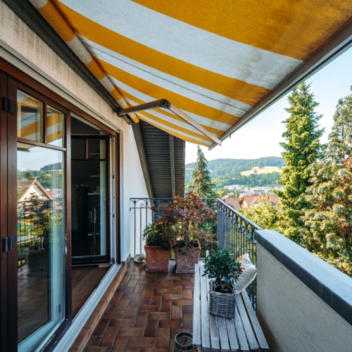Lichtdurchflutete Eigentumswohnung mit Weitblick, zwei Balkonen und moderner Ausstattung optimhome Immobilien Deutschland • Kaufen & Verkaufen Lichtdurchflutete Eigentumswohnung mit Weitblick, zwei Balkonen und moderner Ausstattung optimhome Immobilien Deutschland • Kaufen & Verkaufen