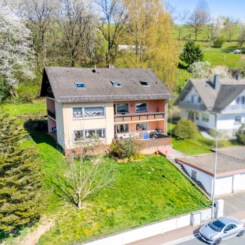 Ihr neues Zuhause mit Rendite! Dreiparteienhaus mit freier Wohnung & Mieteinnahmen optimhome Immobilien Deutschland • Kaufen & Verkaufen Ihr neues Zuhause mit Rendite! Dreiparteienhaus mit freier Wohnung & Mieteinnahmen optimhome Immobilien Deutschland • Kaufen & Verkaufen