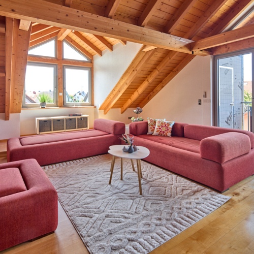 Wohnen mit Charme! Großzügige Dachgeschosswohnung mit Wintergarten und Balkon optimhome Immobilien Deutschland • Kaufen & Verkaufen