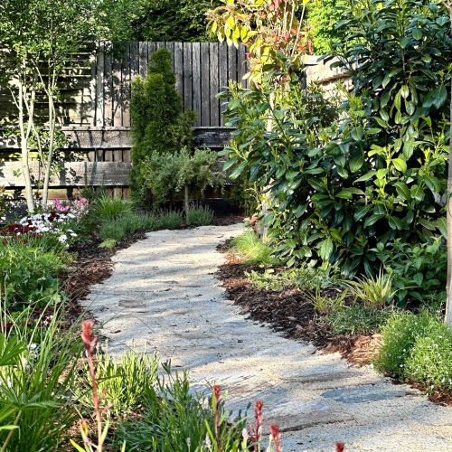 Stilvolles idyllisches Fachwerkhaus mit beheizter Doppelgarage und einem traumhaften Garten optimhome Immobilien Deutschland • Kaufen & Verkaufen Stilvolles idyllisches Fachwerkhaus mit beheizter Doppelgarage und einem traumhaften Garten optimhome Immobilien Deutschland • Kaufen & Verkaufen