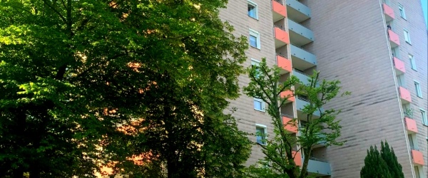 Bild Großzügig wohnen mit Ausblick - 4- Zimmer-Wohnung mit Balkon, Loggia und Garage in Reutlingen
