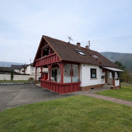 Freistehendes Wohnhaus in Mainnähe – zwei Wohneinheiten mit Charme optimhome Immobilien Deutschland • Kaufen & Verkaufen