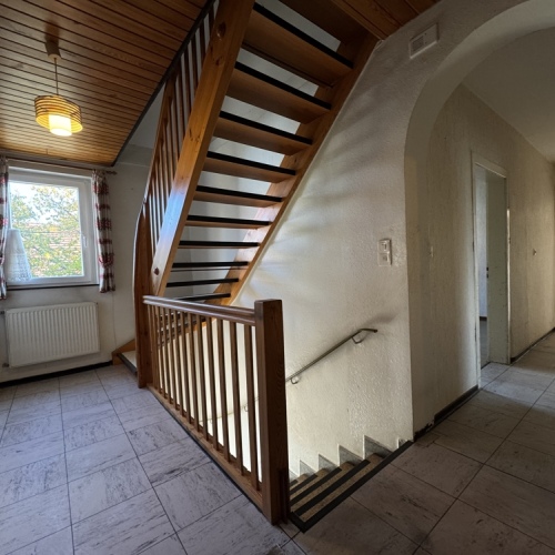 Geräumiges Wohnhaus in ruhiger Lage, mit Scheune, Garten und vielen Möglichkeiten zur Gestaltung optimhome Immobilien Deutschland • Kaufen & Verkaufen Geräumiges Wohnhaus in ruhiger Lage, mit Scheune, Garten und vielen Möglichkeiten zur Gestaltung optimhome Immobilien Deutschland • Kaufen & Verkaufen