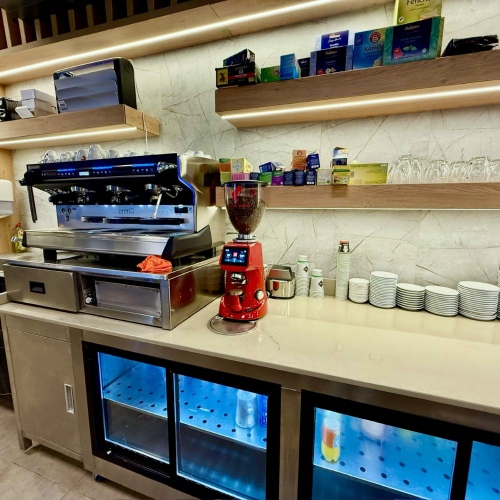 Repräsentative Gastrofläche für Grill, Bäcker und Konditorei – inklusive Vollausstattung und Terrasse optimhome Immobilien Deutschland • Kaufen & Verkaufen