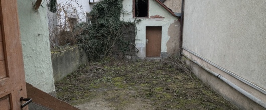 Bild Einfamilienhaus mit Innenhof & Nebengebäude! Ihr Projekt mit Potenzial! Perfekt für Handwerker in Weibersbrunn