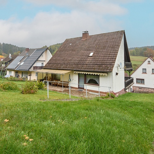 Panoramablick inklusive. Freistehendes Ein- Zweifamilienhaus mit großzügigem Grundstück optimhome Immobilien Deutschland • Kaufen & Verkaufen Panoramablick inklusive. Freistehendes Ein- Zweifamilienhaus mit großzügigem Grundstück optimhome Immobilien Deutschland • Kaufen & Verkaufen