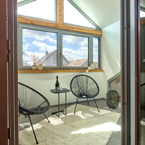 Wohnen mit Charme! Großzügige Dachgeschosswohnung mit Wintergarten und Balkon optimhome Immobilien Deutschland • Kaufen & Verkaufen