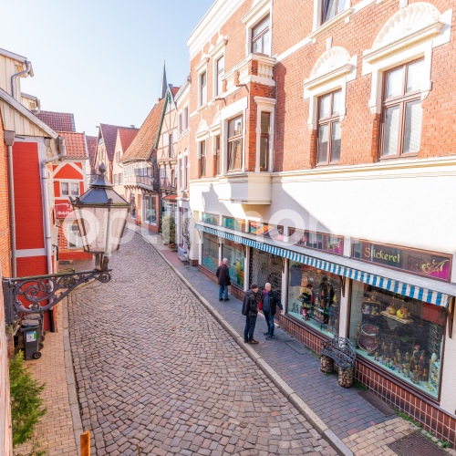 Historisches, denkmalgeschütztes Fachwerkhaus direkt an der Elbe optimhome Immobilien Deutschland • Kaufen & Verkaufen Historisches, denkmalgeschütztes Fachwerkhaus direkt an der Elbe optimhome Immobilien Deutschland • Kaufen & Verkaufen