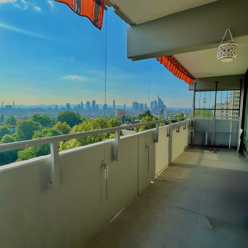 2-Zimmer-Wohnung mit großzügigem Balkon und Aussicht auf die Skyline! optimhome Immobilien Deutschland • Kaufen & Verkaufen