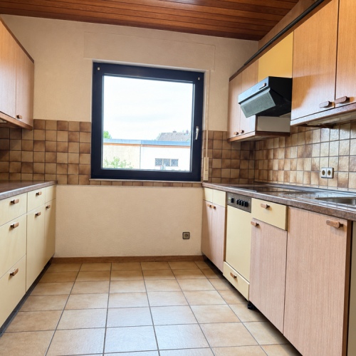 Zweifamilien-Reihenmittelhaus mit 245 m² Wohnfläche, neuem Dach, Wärmepumpe und 3 Garagen optimhome Immobilien Deutschland • Kaufen & Verkaufen Zweifamilien-Reihenmittelhaus mit 245 m² Wohnfläche, neuem Dach, Wärmepumpe und 3 Garagen optimhome Immobilien Deutschland • Kaufen & Verkaufen