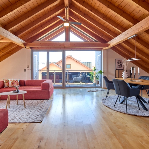 Wohnen mit Charme! Großzügige Dachgeschosswohnung mit Wintergarten und Balkon optimhome Immobilien Deutschland • Kaufen & Verkaufen