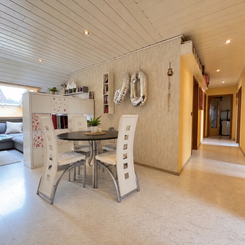 Zweifamilien-Reihenmittelhaus mit 245 m² Wohnfläche, neuem Dach, Wärmepumpe und 3 Garagen optimhome Immobilien Deutschland • Kaufen & Verkaufen Zweifamilien-Reihenmittelhaus mit 245 m² Wohnfläche, neuem Dach, Wärmepumpe und 3 Garagen optimhome Immobilien Deutschland • Kaufen & Verkaufen