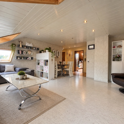 Zweifamilien-Reihenmittelhaus mit 245 m² Wohnfläche, neuem Dach, Wärmepumpe und 3 Garagen optimhome Immobilien Deutschland • Kaufen & Verkaufen Zweifamilien-Reihenmittelhaus mit 245 m² Wohnfläche, neuem Dach, Wärmepumpe und 3 Garagen optimhome Immobilien Deutschland • Kaufen & Verkaufen