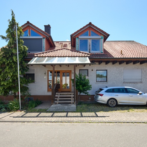 Wohnen mit Charme! Großzügige Dachgeschosswohnung mit Wintergarten und Balkon optimhome Immobilien Deutschland • Kaufen & Verkaufen