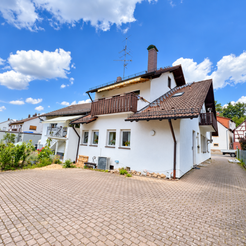 Wohnen auf zwei Ebenen – Maisonette mit zwei Balkonen und Garage optimhome Immobilien Deutschland • Kaufen & Verkaufen