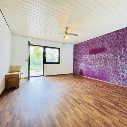 Zweifamilien-Reihenmittelhaus mit 245 m² Wohnfläche, neuem Dach, Wärmepumpe und 3 Garagen optimhome Immobilien Deutschland • Kaufen & Verkaufen Zweifamilien-Reihenmittelhaus mit 245 m² Wohnfläche, neuem Dach, Wärmepumpe und 3 Garagen optimhome Immobilien Deutschland • Kaufen & Verkaufen