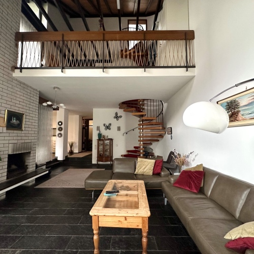 Viel Platz für die Familie – 6 Zimmer, 4 Ebenen, 2 Kamine, Garten und Stellplätze! optimhome Immobilien Deutschland • Kaufen & Verkaufen