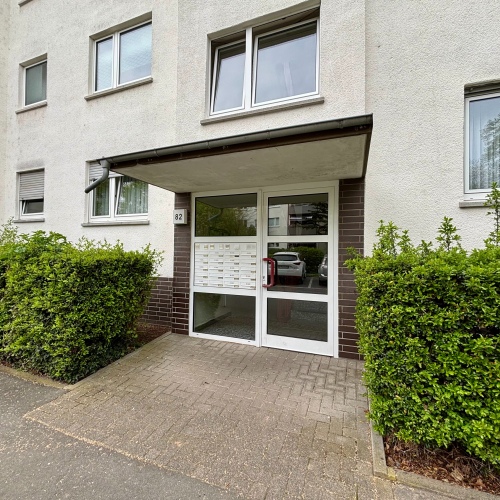 Wohnen oder vermieten: Charmante 2-Zimmer-Wohnung mit Balkon & Stellplatz! optimhome Immobilien Deutschland • Kaufen & Verkaufen Wohnen oder vermieten: Charmante 2-Zimmer-Wohnung mit Balkon & Stellplatz! optimhome Immobilien Deutschland • Kaufen & Verkaufen