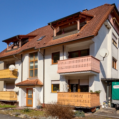 2-Zimmer-Wohnung mit 2 Balkonen und Vorgarten (SNR) – ideal zur Eigennutzung oder Vermietung optimhome Immobilien Deutschland • Kaufen & Verkaufen 2-Zimmer-Wohnung mit 2 Balkonen und Vorgarten (SNR) – ideal zur Eigennutzung oder Vermietung optimhome Immobilien Deutschland • Kaufen & Verkaufen