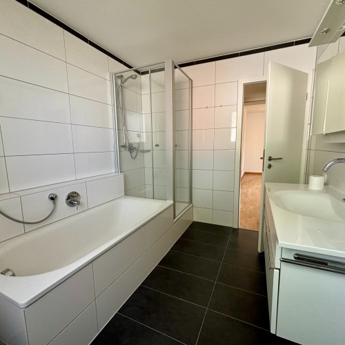 RESERVIERT Sofort verfügbar: moderne Etagenwohnung mit Balkon und Stellplatz optimhome Immobilien Deutschland • Kaufen & Verkaufen RESERVIERT Sofort verfügbar: moderne Etagenwohnung mit Balkon und Stellplatz optimhome Immobilien Deutschland • Kaufen & Verkaufen