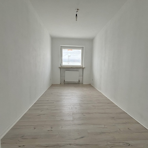 Sofort einziehen: Geräumige 4-Zimmer Wohnung mit Balkon und Stellplatz! optimhome Immobilien Deutschland • Kaufen & Verkaufen Sofort einziehen: Geräumige 4-Zimmer Wohnung mit Balkon und Stellplatz! optimhome Immobilien Deutschland • Kaufen & Verkaufen