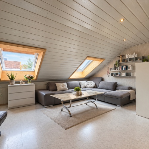 Zweifamilien-Reihenmittelhaus mit 245 m² Wohnfläche, neuem Dach, Wärmepumpe und 3 Garagen optimhome Immobilien Deutschland • Kaufen & Verkaufen Zweifamilien-Reihenmittelhaus mit 245 m² Wohnfläche, neuem Dach, Wärmepumpe und 3 Garagen optimhome Immobilien Deutschland • Kaufen & Verkaufen