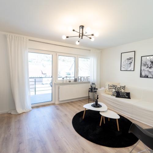ERSTBEZUG NACH SANIERUNG! Schöne, sanierte Eigentumswohnung mit Balkon, Terrasse und Grünfläche optimhome Immobilien Deutschland • Kaufen & Verkaufen ERSTBEZUG NACH SANIERUNG! Schöne, sanierte Eigentumswohnung mit Balkon, Terrasse und Grünfläche optimhome Immobilien Deutschland • Kaufen & Verkaufen