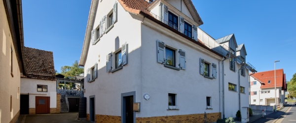 Einziehen und Wohlfühlen – Einfamilienhaus mit Garten, großer Terrasse - Platz für die ganze Familie in Weibersbrunn | optimhome Immobilien Deutschland • Kaufen & Verkaufen Bild Einziehen und Wohlfühlen – Einfamilienhaus mit Garten, großer Terrasse - Platz für die ganze Familie in