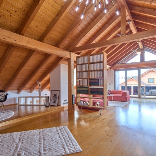 Wohnen mit Charme! Großzügige Dachgeschosswohnung mit Wintergarten und Balkon optimhome Immobilien Deutschland • Kaufen & Verkaufen