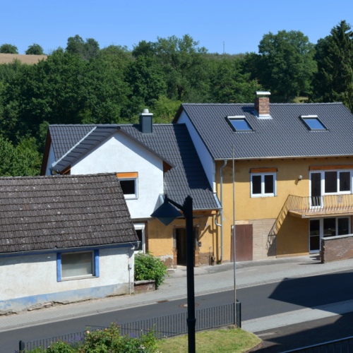 Attraktives Ausbauhaus! Ein- bis Zweifamilienhaus mit Nebengebäude und Garten für Ihr Traumprojekt! optimhome Immobilien Deutschland • Kaufen & Verkaufen Attraktives Ausbauhaus! Ein- bis Zweifamilienhaus mit Nebengebäude und Garten für Ihr Traumprojekt! optimhome Immobilien Deutschland • Kaufen & Verkaufen
