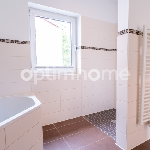 Gewerbeimmobilie mit Wohnung und ca. 40 Stellplätzen – ideal für Kfz-Nutzung optimhome Immobilien Deutschland • Kaufen & Verkaufen