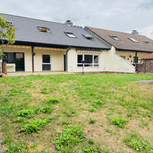 Zweifamilien-Reihenmittelhaus mit 245 m² Wohnfläche, neuem Dach, Wärmepumpe und 3 Garagen optimhome Immobilien Deutschland • Kaufen & Verkaufen Zweifamilien-Reihenmittelhaus mit 245 m² Wohnfläche, neuem Dach, Wärmepumpe und 3 Garagen optimhome Immobilien Deutschland • Kaufen & Verkaufen