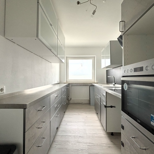 Sofort einziehen: Geräumige 4-Zimmer Wohnung mit Balkon und Stellplatz! optimhome Immobilien Deutschland • Kaufen & Verkaufen Sofort einziehen: Geräumige 4-Zimmer Wohnung mit Balkon und Stellplatz! optimhome Immobilien Deutschland • Kaufen & Verkaufen