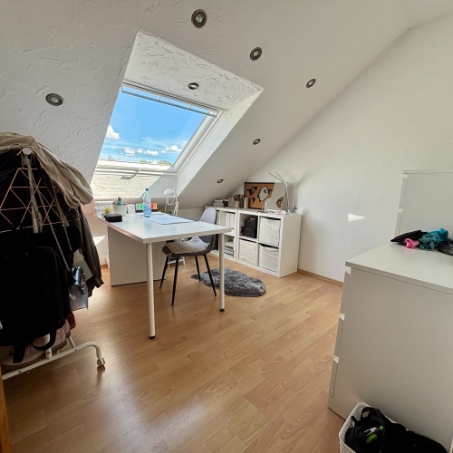 Einzigartig & gemütlich: DG-Wohnung mit EBK, Eckbadewanne und Doppelgarage optimhome Immobilien Deutschland • Kaufen & Verkaufen