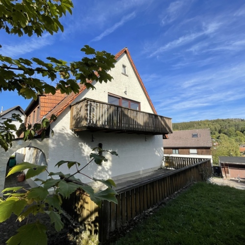 Panoramablick inklusive. Freistehendes Ein- Zweifamilienhaus mit großzügigem Grundstück optimhome Immobilien Deutschland • Kaufen & Verkaufen