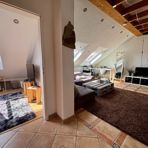 Einzigartig & gemütlich: DG-Wohnung mit EBK, Eckbadewanne und Doppelgarage optimhome Immobilien Deutschland • Kaufen & Verkaufen
