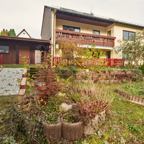 Wohnen und Vermieten unter einem Dach! Vielseitiges Haus mit viel Potenzial und großzügigem Garten optimhome Immobilien Deutschland • Kaufen & Verkaufen