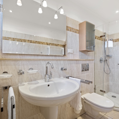 Ebenerdiger Wohnkomfort in ruhiger Lage – Stilvoller Bungalow mit Garten optimhome Immobilien Deutschland • Kaufen & Verkaufen Ebenerdiger Wohnkomfort in ruhiger Lage – Stilvoller Bungalow mit Garten optimhome Immobilien Deutschland • Kaufen & Verkaufen