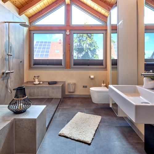 Wohnen mit Charme! Großzügige Dachgeschosswohnung mit Wintergarten und Balkon optimhome Immobilien Deutschland • Kaufen & Verkaufen