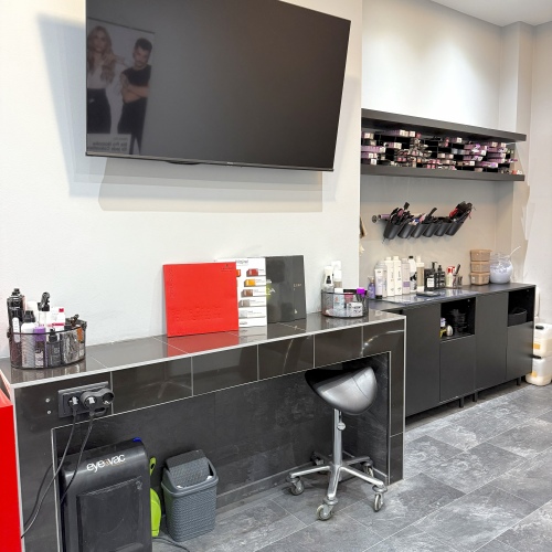 Moderne Friseursalon mit separate Kosmetikraum und zwei Geschosse in Westend! optimhome Immobilien Deutschland • Kaufen & Verkaufen