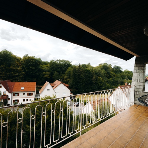 WALDASCHAFF - ZWEIFAMILIENHAUS mit Ausbaupotential - Panoramablick und Schwimmbad inklusive! optimhome Immobilien Deutschland • Kaufen & Verkaufen