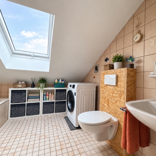 Zweifamilien-Reihenmittelhaus mit 245 m² Wohnfläche, neuem Dach, Wärmepumpe und 3 Garagen optimhome Immobilien Deutschland • Kaufen & Verkaufen Zweifamilien-Reihenmittelhaus mit 245 m² Wohnfläche, neuem Dach, Wärmepumpe und 3 Garagen optimhome Immobilien Deutschland • Kaufen & Verkaufen