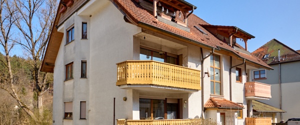 Bild 2-Zimmer-Wohnung mit 2 Balkonen und Vorgarten (SNR) – ideal zur Eigennutzung oder Vermietung in Heigenbrücken