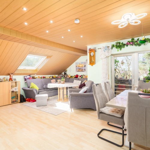 Ihr neues Zuhause mit Rendite! Dreiparteienhaus mit freier Wohnung & Mieteinnahmen optimhome Immobilien Deutschland • Kaufen & Verkaufen Ihr neues Zuhause mit Rendite! Dreiparteienhaus mit freier Wohnung & Mieteinnahmen optimhome Immobilien Deutschland • Kaufen & Verkaufen