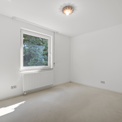 Ebenerdiger Wohnkomfort in ruhiger Lage – Stilvoller Bungalow mit Garten optimhome Immobilien Deutschland • Kaufen & Verkaufen Ebenerdiger Wohnkomfort in ruhiger Lage – Stilvoller Bungalow mit Garten optimhome Immobilien Deutschland • Kaufen & Verkaufen