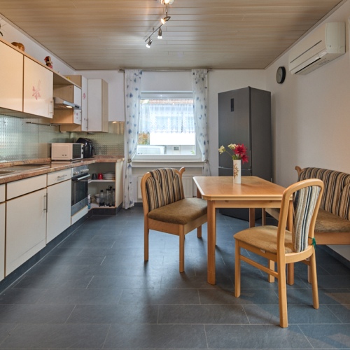 Wohnen und Vermieten unter einem Dach! Vielseitiges Haus mit viel Potenzial und großzügigem Garten optimhome Immobilien Deutschland • Kaufen & Verkaufen